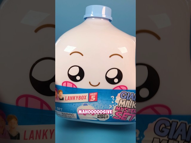 Vídeo relacionado con LankyBox 2812 Giant Singing Mystery Milky Set con 9 emocionantes Juguetes para Descubrir en el Interior, Producto Oficial, Multicolor
