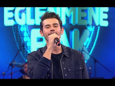 İrem Derici ile Eğlenmene Bak - Cem Belevi  \"Aç Kollarını\"