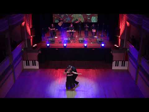 Argentinian folk dance: Yo vengo a ofrecer mi corazón