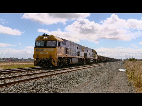 3PM4 Pacific National Steel Train Passes SSR Grain Train (10/12/2021) - PoathTV Australian Railways