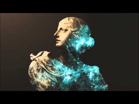 Femme En Fourrure - Blossom