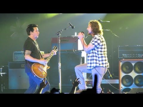 Pearl Jam: State Of Love And Trust [HD] 2010-05-17 - Boston, MA