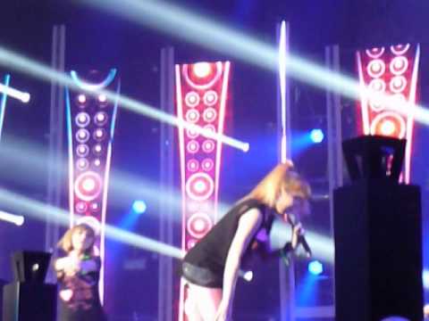 120808 Pink Play Concert - 2NE1 - Fire