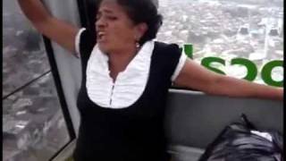 La señora aterrorizada del metro cable Doña Gloria video completo