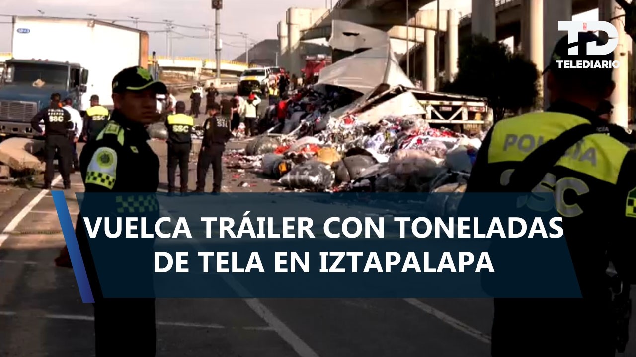 Tráiler vuelca con más de 20 toneladas de tela sobre el Puente de la Concordia en Iztapalapa