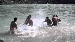 preview picture of video 'Masti in River Ganga @ Rishikesh @ 16 Oct - 18 Oct, 2011 --- Vipin Jain'