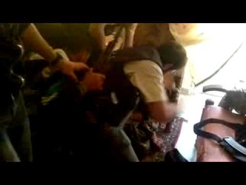 كتيبة معاذ بن جبل تقوم بالقبض على أحد عناصر النظام المتهم بسرقة المنازل في مدينة حمص