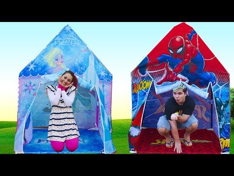 MALOUCOS  finge  Brincar de vizinhas com casas de brinquedos - Pretend Play with Playhouse Kids