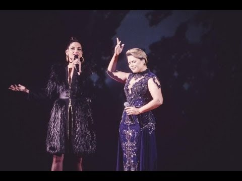 Natalia Jiménez y Olga Tañon interpretando "Basta Ya" en Premio Lo Nuestro 2018