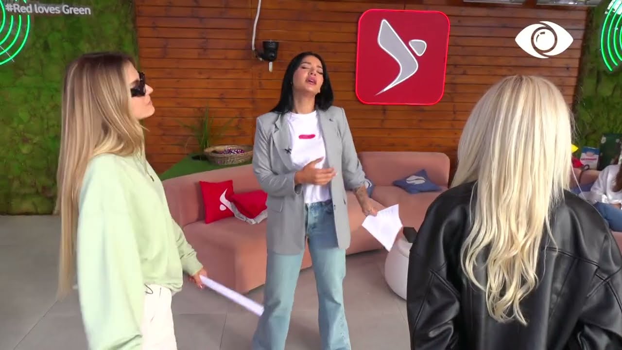 Koncerti/ Vajzat bëjnë prova për këngën