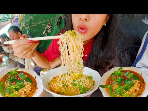 TongYam Instant Noodle With Beef Soup - Breakfast In Front Of Kindergarten School In Phnom Penh