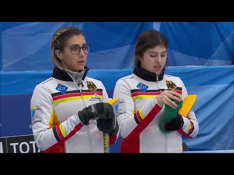 Daniela Jentsch Runback double vs. Chelsea Carey Hit and roll (WWCC 2019)