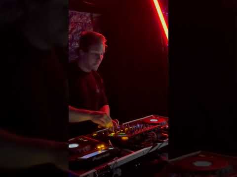 One final clip from my latest gig in Zagreb🔥 #techno #dj #rave #groovy