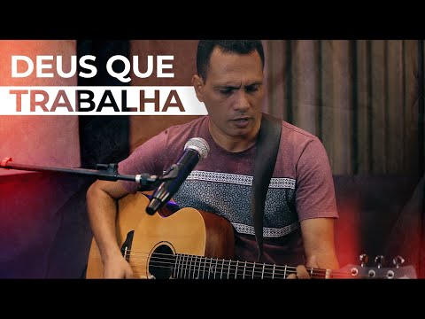 Deus Que Trabalha - Clau Oliveira