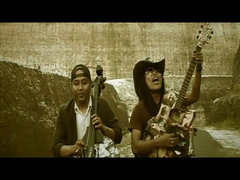 nanoe Biroe - Baduda Ngidamang Bulan (Official MUsic Video)