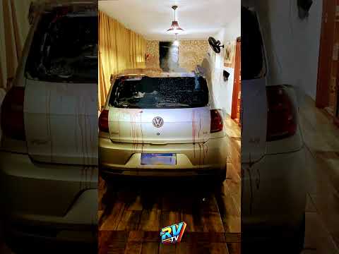 (( MISTÉRIO )) VÍDEO: Motorista atropela mulher e anda com corpo no teto do carro em Giruá no RS