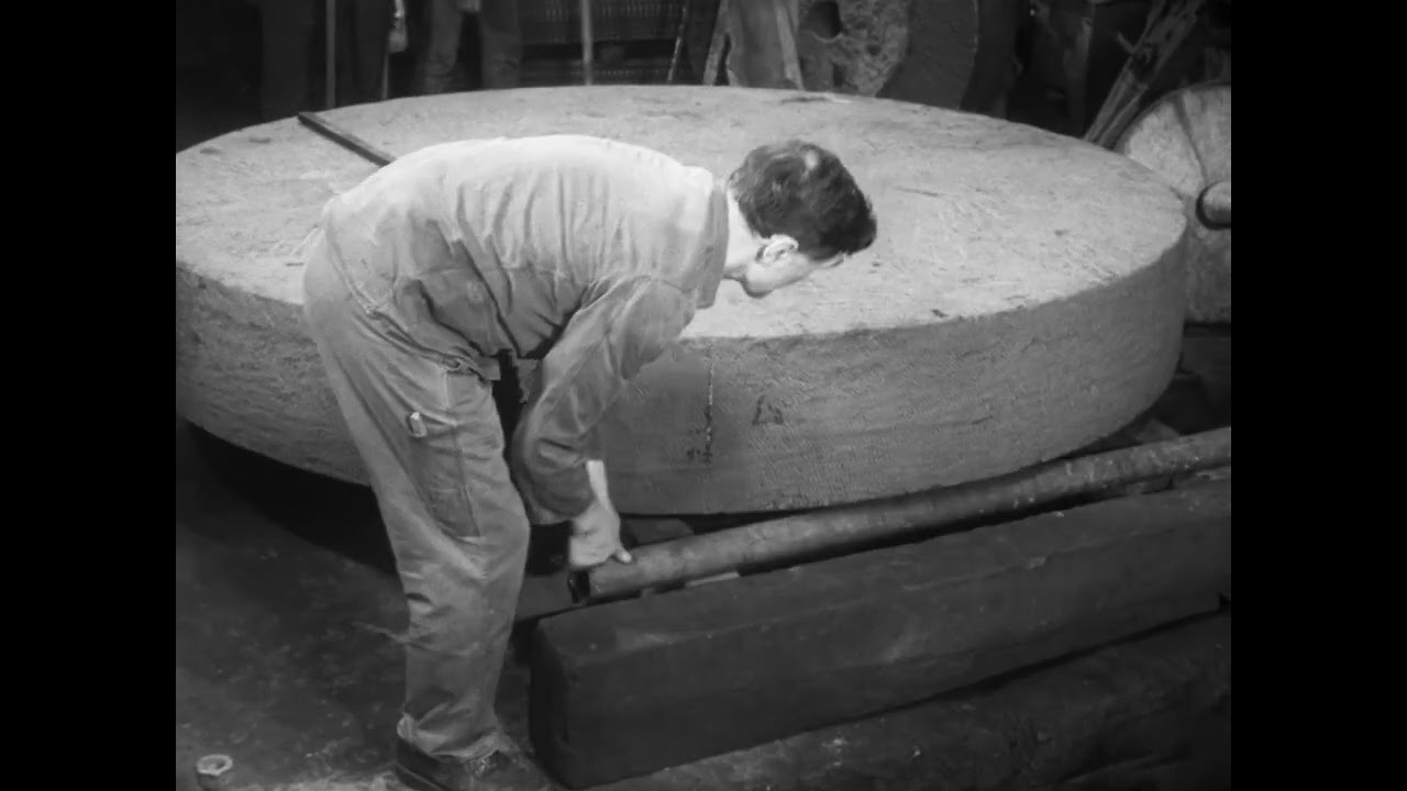 Schleifsteinhängen und Schleifen von Sägen in der Schleiferei Wolf und Bangert