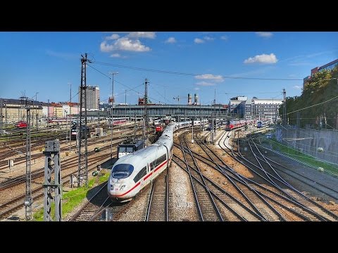 Ein ICE 3 verläßt eindrucksvoll den Münchner Hbf