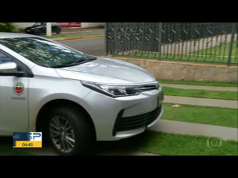 Sobrinho de prefeito pega carro oficial, sai de posto sem pagar e foge após deixar veículo