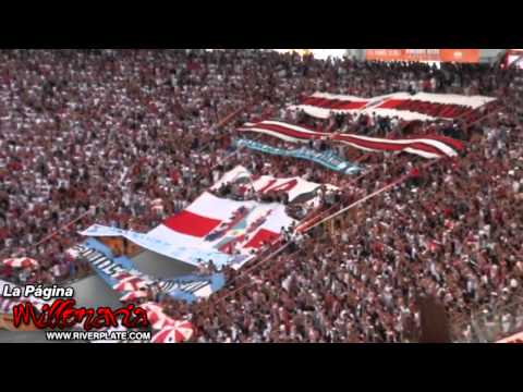 "Pongan más huevo, pongan más corazón - River en La Plata" Barra: Los Borrachos del Tablón • Club: River Plate • País: Argentina