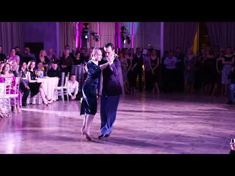  Liza Rosales  and  Juan Manuel Rosales  are  dancing  to  the  vals  "  Dichas Que Vivi  "  by  Rodolfo Biagi  at  La Boca Tango Festival  in  2021