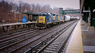 preview picture of video 'CSX B749 with caboose & Double horn express'