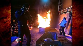 Kane Chokeslams The Undertaker Into His Mother&#39;s Casket! 4/20/98