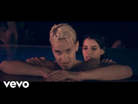 Scarlet Pleasure - The Strip