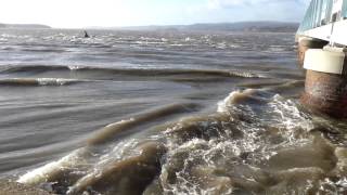 preview picture of video 'Huge spring tide at Arnside'