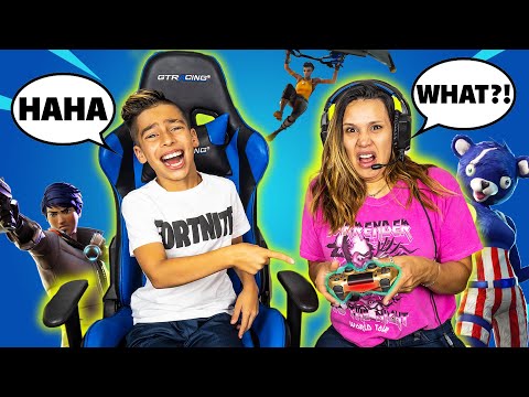 TEACHING My MOM How to Play FORTNITE! (BAD IDEA) | Royalty Gaming