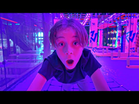 PARQUE DE DIVERSÕES DE NEON EM ORLANDO - Família Brancoala