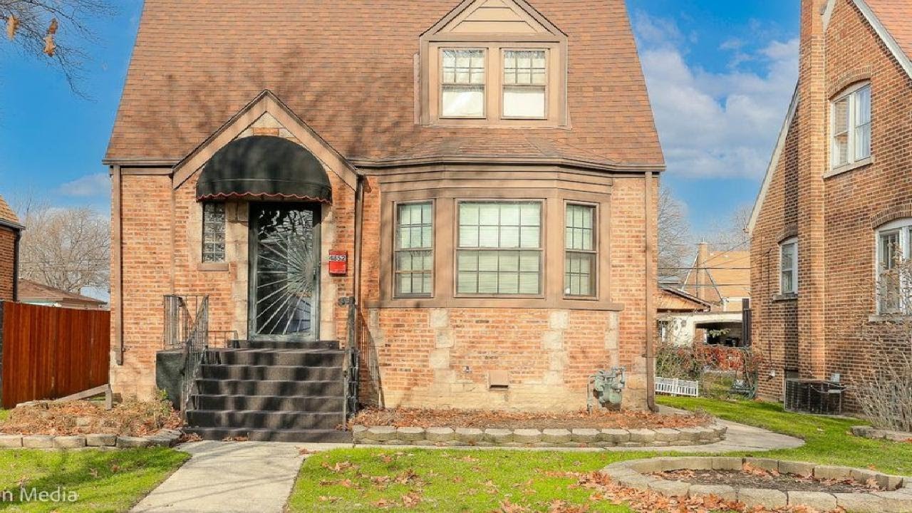 4852 W  96th Pl, Oak Lawn, IL Presented by The Forward Group.