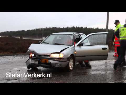 Twee gewonden bij frontale aanrijding Hessenweg Hattem - ©StefanVerkerk.nl