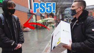 Was PASSIERT wenn DU mit einer PS5 durch die STADT läufst! PlayStation 5 Unboxing!
