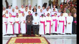 Jokowi Bertemu Uskup & Pemenang Pesparani Katolik 2018 di Istana