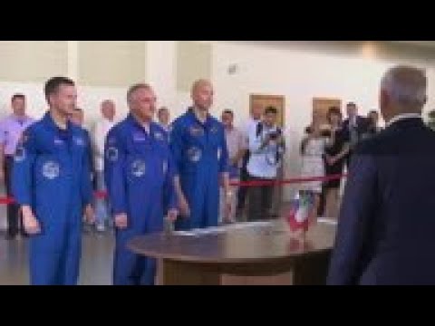 Crew of ISS expedition 60-61 train at Star City
