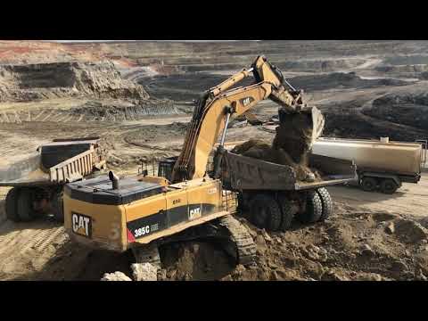 Caterpillar 385C Excavator Loading Caterpillar Dumpers