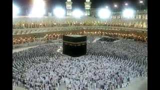 Suasana Solat Isyaa di Masjidil Haram (Mekah)