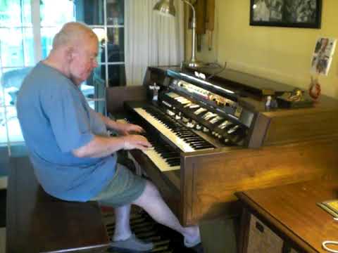 Mike Reed plays "I can't stop loving You" on his Hammond Organ