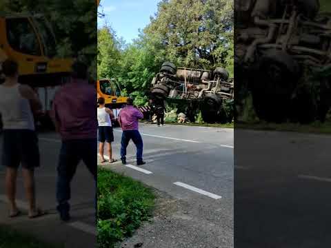 Tir răsturnat în comună Ileanda - Știrile din Sălaj 1