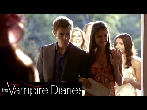 TVD 1x04 - Elena, Stefan & Damon, Caroline arrive at the Founder’s Party / Logan talks to Jenna