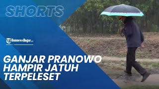 Gubernur Jawa Tengah Ganjar Pranowo Hampir Jatuh Terpeleset saat Meninjau Jembatan Juwero di Kendal