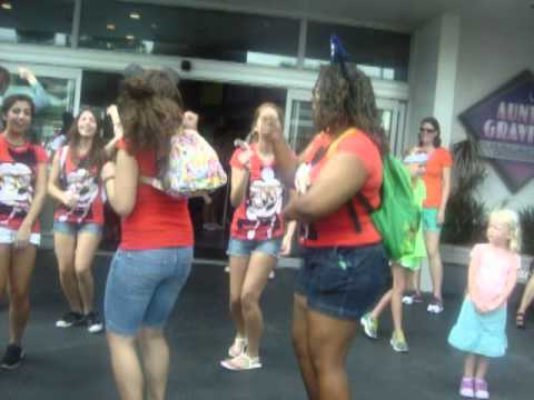 girls dancing with push!