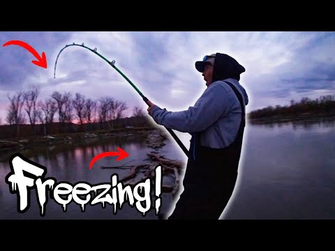 River Fishing CURRENT SEAMS for BIG FISH!!! (Cold Weather Fishing!!)