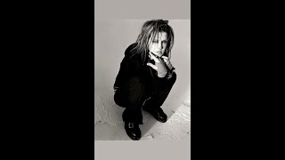 "TURBULENCE" by Lisa-Marie Presley, (Montage par Jmd).