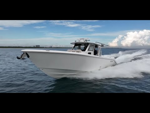 Solace 41CS Center Console [WORLD DEBUT]