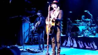 BUNBURY NYC MAY 04 10 ALGO EN COMUN