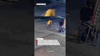 Download lagu Ulah iseng 3 remaja ini sebabkan kecelakaan motor! mp3 Download lagu Ulah iseng 3 remaja ini sebabkan kecelakaan motor! mp3