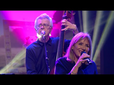 Frances Black - 'Wall of Tears' | The Late Late Show | RTÉ One