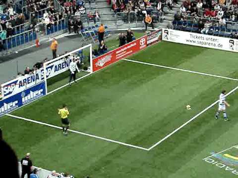 Das entscheidende 9-Meter-Schießen beim Harder13-Cup 2010